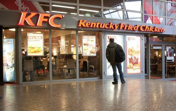 Expansionskurs von Hähnchenbraterei KFC auf Kosten der Mitarbeiter?