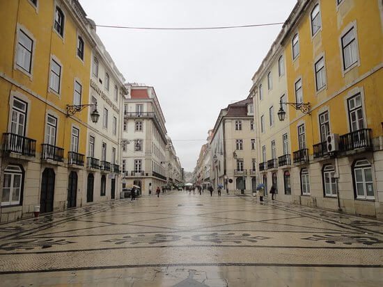 In Lissabon, Hauptstadt Portugals, summt der Fado und braust der Atlantik