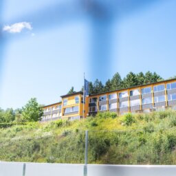 HCC AG stellt klar: Keine Beteiligung an REHA-Kliniken – Fakten zur aktuellen Lage